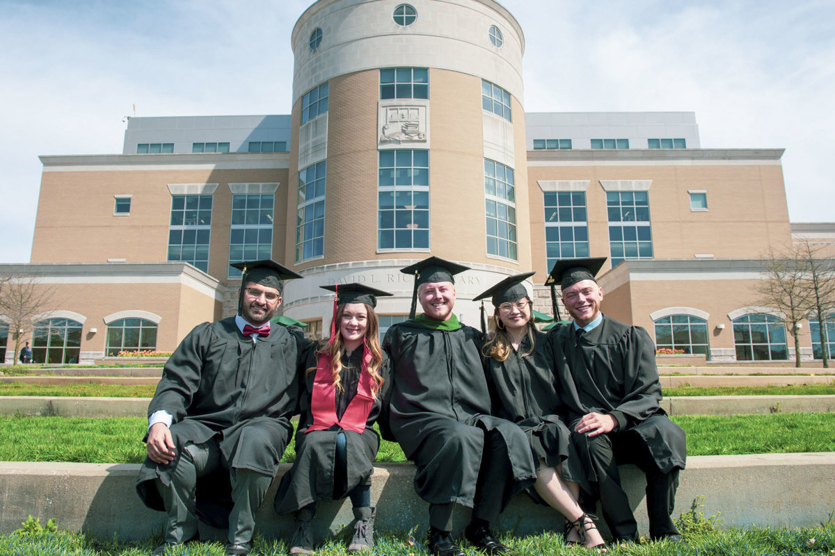 Spring 2019 graduates pose in front of David L. Rice Library