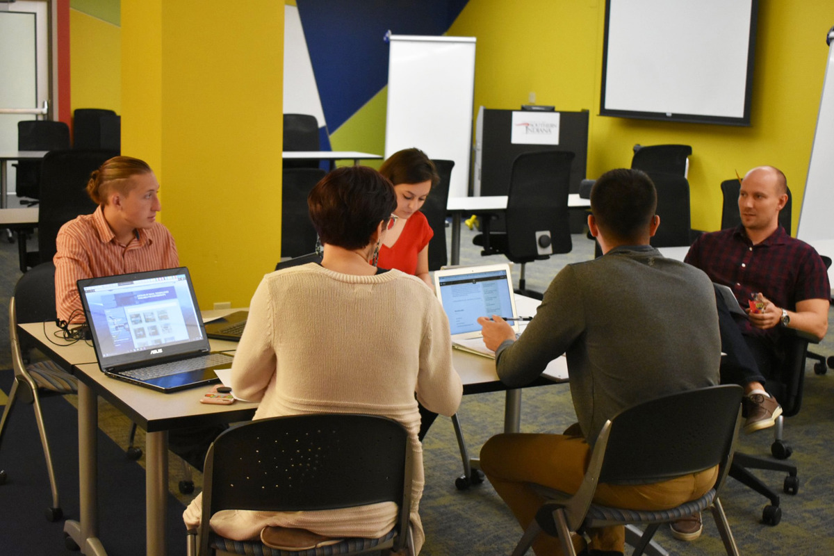 USI students talk with Dr. Will Hawkins at USI's Technology Commercialization Academy
