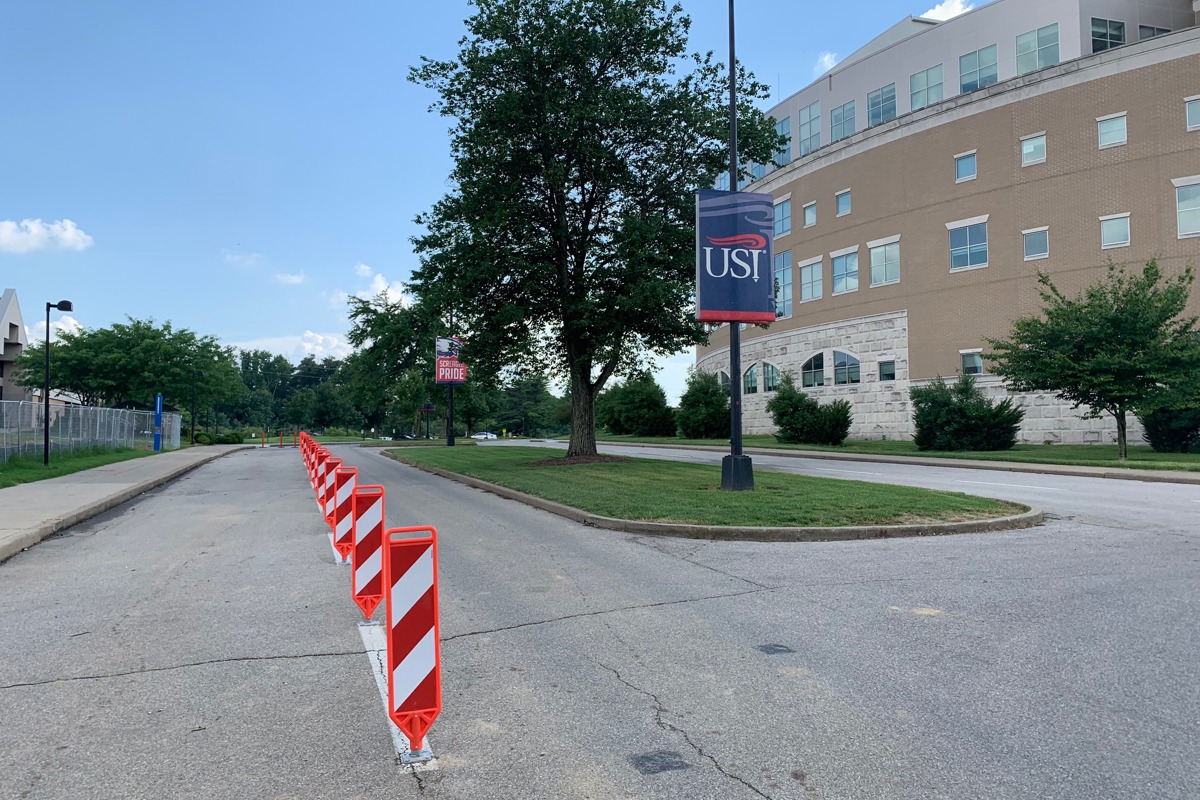 Lane closure symbols on University Boulevard