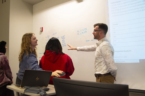 USI professor teaching psychology students