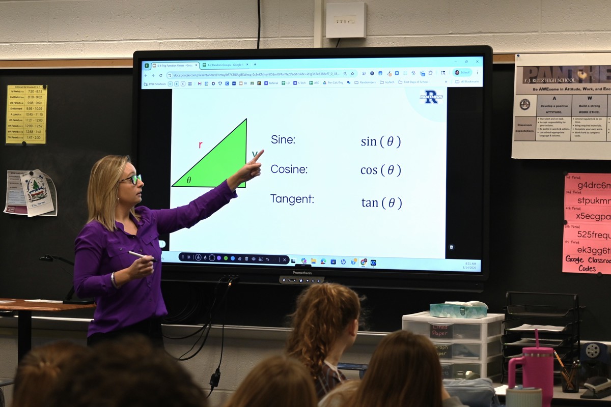 A USI student presents a lesson to a class full of students.