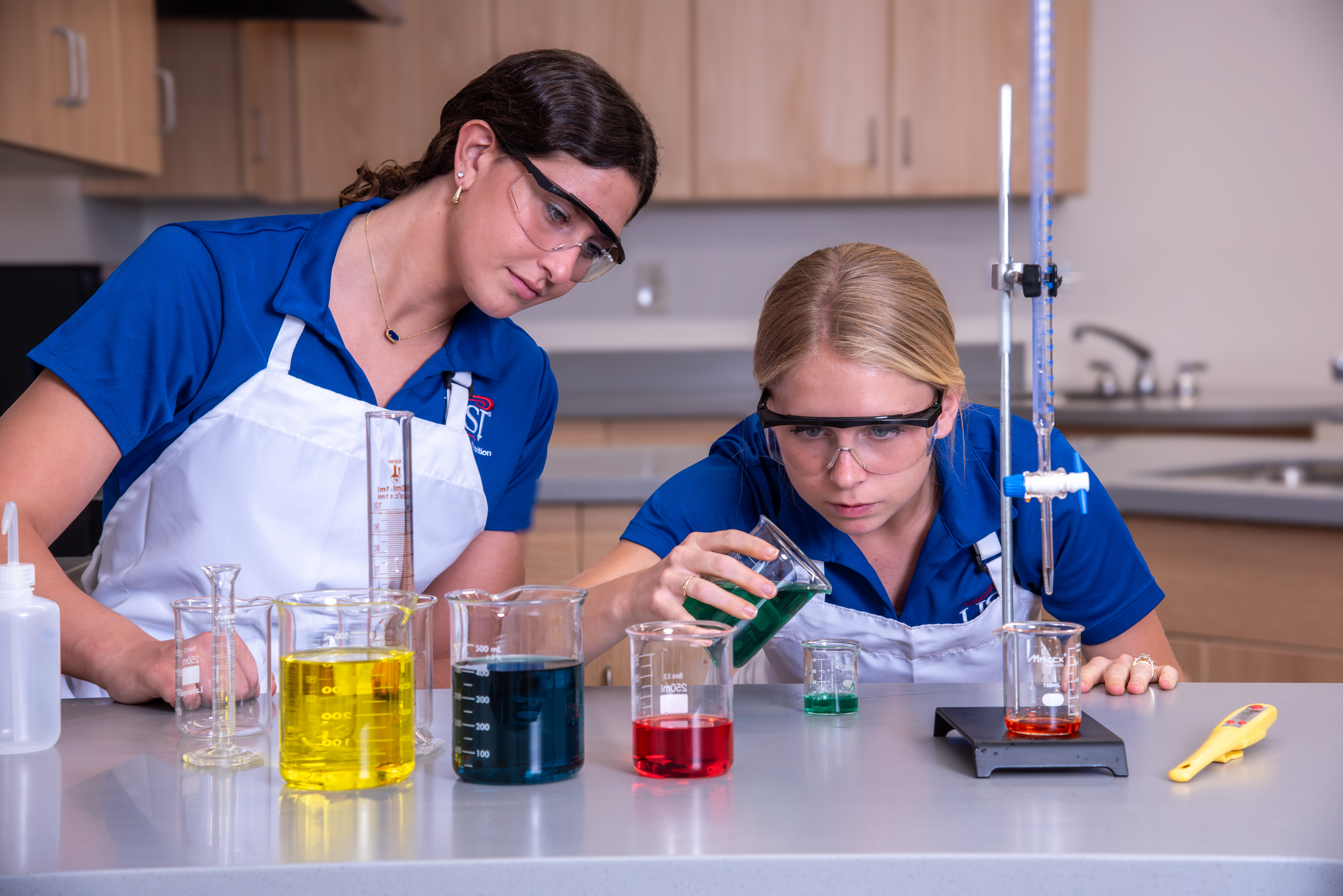 Food and nutrition students conduct a lab experiment