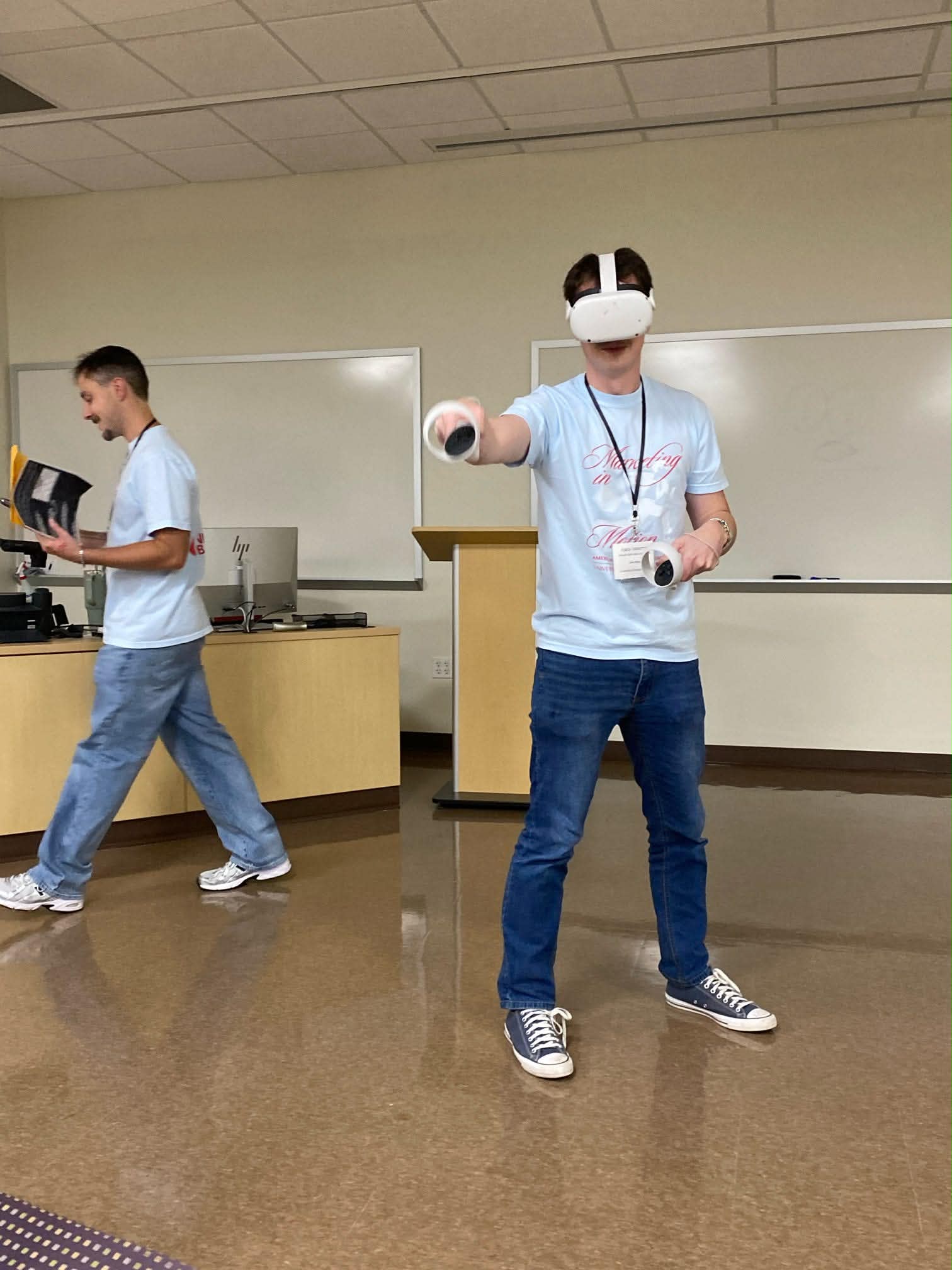 USI AMA students use VR Headsets